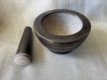 Lade das Bild in den Galerie-Viewer, XL Granit Mörser mit Stössel 17cm dunkelgrau