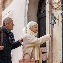 Lade das Bild in den Galerie-Viewer, Türglocke Vogel Gusseisen