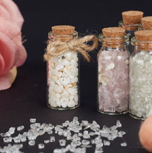 Lade das Bild in den Galerie-Viewer, Mini Glasfläschchen mit Korken 60er Set Jam-Factory.ch