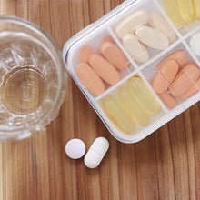 Lade das Bild in den Galerie-Viewer, Pillendose + Tablettenteiler im 3er Set