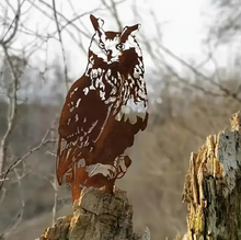 Lade das Bild in den Galerie-Viewer, Eule Schild rostig
