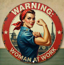 Lade das Bild in den Galerie-Viewer, Schild Vintage "Warning Womant at work" Jam-Factory.ch
